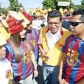 PCN regala biblias, y el FDR, camisetas del clásico