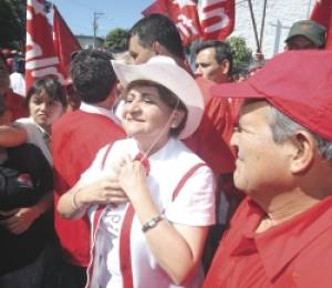 Con misa, obsequios y fotos arranca campaña municipal
