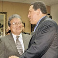 Hugo Chávez saluda la victoria del FMLN