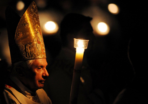 VATICAN-POPE-MASS-EASTER VIGIL