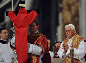 VATICAN-POPE-EASTER-GOOD FRIDAY