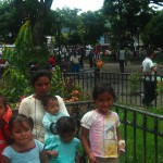 023-mujeres-con-niños---oscar-gonzalez