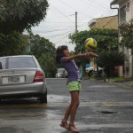 20-nina-jugando