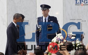 Obama coloca ofrenda floral en monumento al vuelo 93 