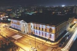 FOTO DE LA PRENSA/ Víctor Peña De gala. Ayer en la noche, el Palacio Nacional sirvió de pantalla para que un “videomapping” arquitectónico fuera proyectado. La Compañía Nacional de Danza también montó un show para la ocasión.