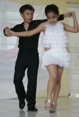 Brandon Martinez, de 7 anos y Mariana Abigail Escobar Murcia, de 7 anos, pareja de baile de salon del Liceo Aleman Korrad Adenauer. 30/09/2011 FOTO LPG/RONY GONZALEZ