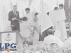 Aparte del extrañable amor y respeto de todos los salvadoreños. Su santidad Juan Pablo II lleva hasta el Vaticano humildes pero significativos regalos obsequiados por el pueblo. Primera visita 6 de marzo de 1983.
