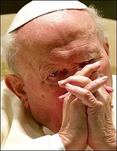 La salud del sumo pontífice es "notablemente grave" según asevera el Vaticano.