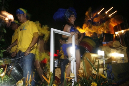 fsup19112010archcarnaval01p