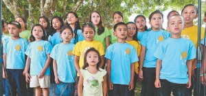 Participación.  Los niños del coro del cantón El Mozote participaron en los actos de conmemoración de la firma de los Acuerdos de Paz. Foto de LA PRENSA/Milton Flores