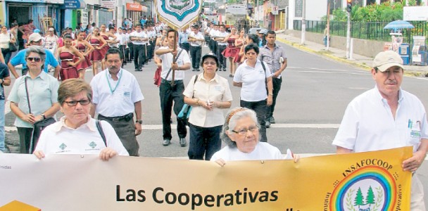 Celebración. En el marco de las fiestas julianas de Santa Ana, ayer se celebró el día del cooperativismo, en el cual participaron las cooperativas y cajas de crédito de la Ciudad Morena.