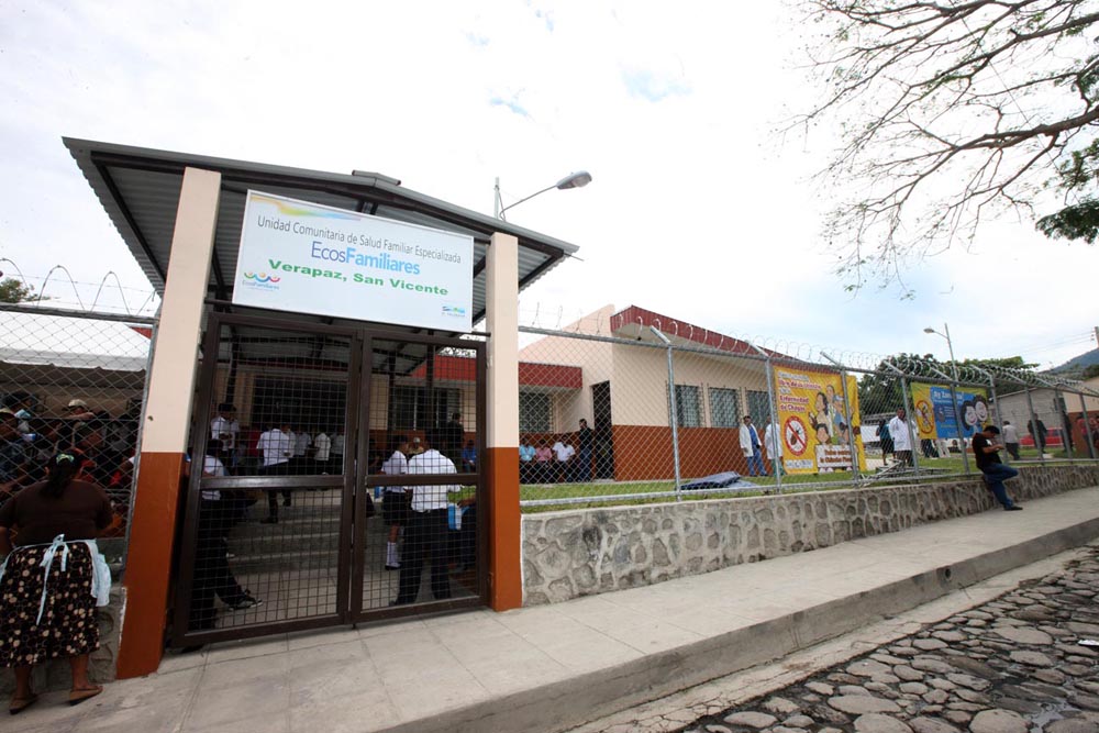 A comienzos de 2012, el presidente Funes inauguró la Unidad Comunitaria de Salud Familiar Especializada, en el municipio de Verapaz, San Vicente.