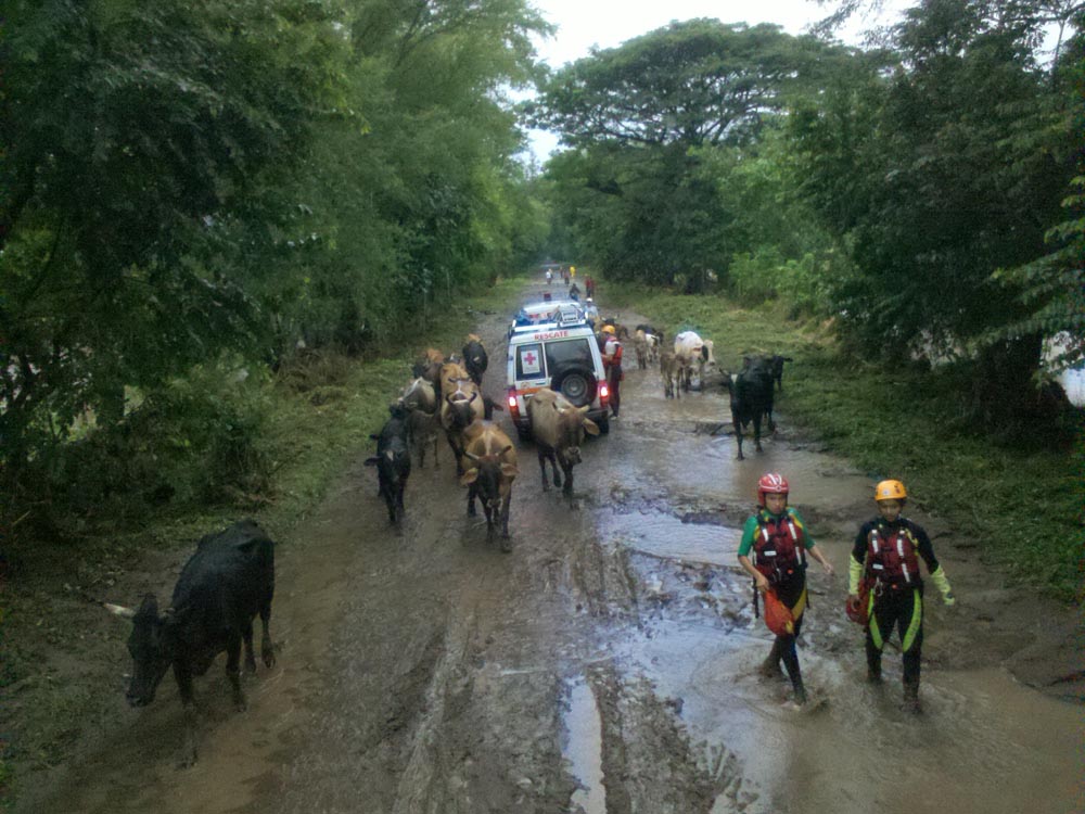 En octubre de 2011, El Salvador sufrió el paso de la tormenta Tropical 12-E, una lluvia de 10 días consecutivos que dejó pérdidas por un monto de $1,968 millones.