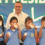 En enero del presente año, el gobierno salvadoreño lanzó el programa Vaso de Leche, implementado como plan piloto en 2011 en los departamentos de Santa Ana, Sonsonate, Ahuachapán y La Libertad.