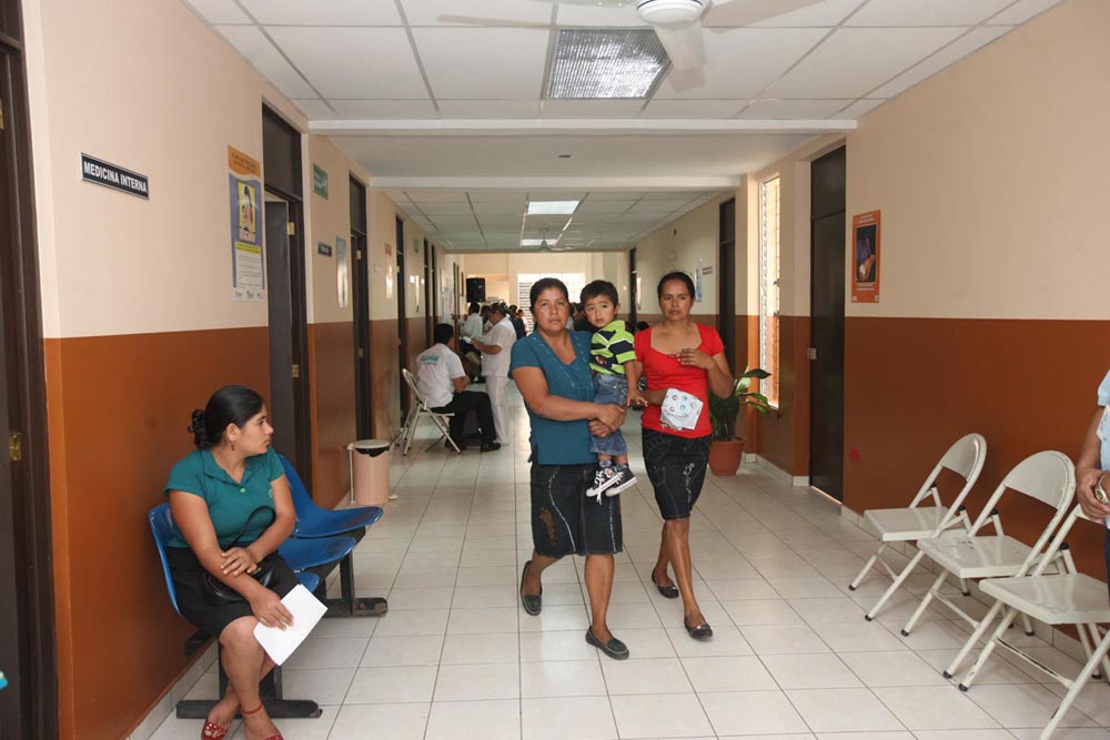 El mandatario resaltó que la Unidad cuenta con 12 consultorios médicos y áreas especializadas, atendidas por 33 profesionales de salud.