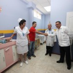 El presidente Funes, junto al  director del Instituto Salvadoreño del Seguro Social (ISSS), Leonel Flores, realizó una visita por las instalaciones de la Unida médica.